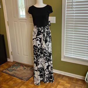 NWT SLNY Black and White Floral Maxi Dress Lined Size 6